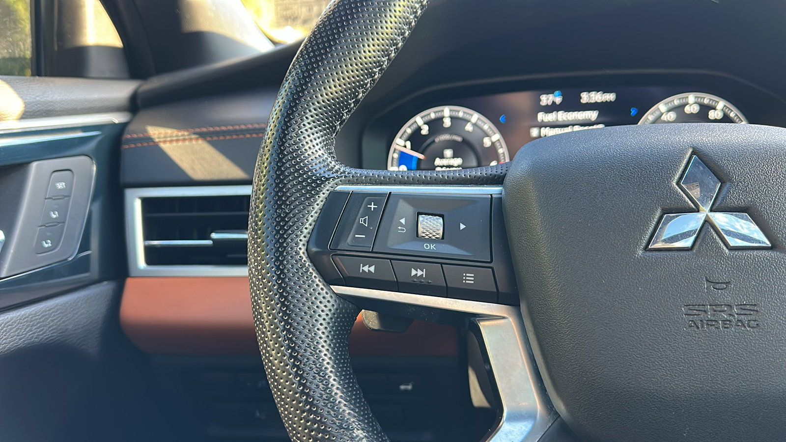 Used 2022 Mitsubishi Outlander SEL image 17