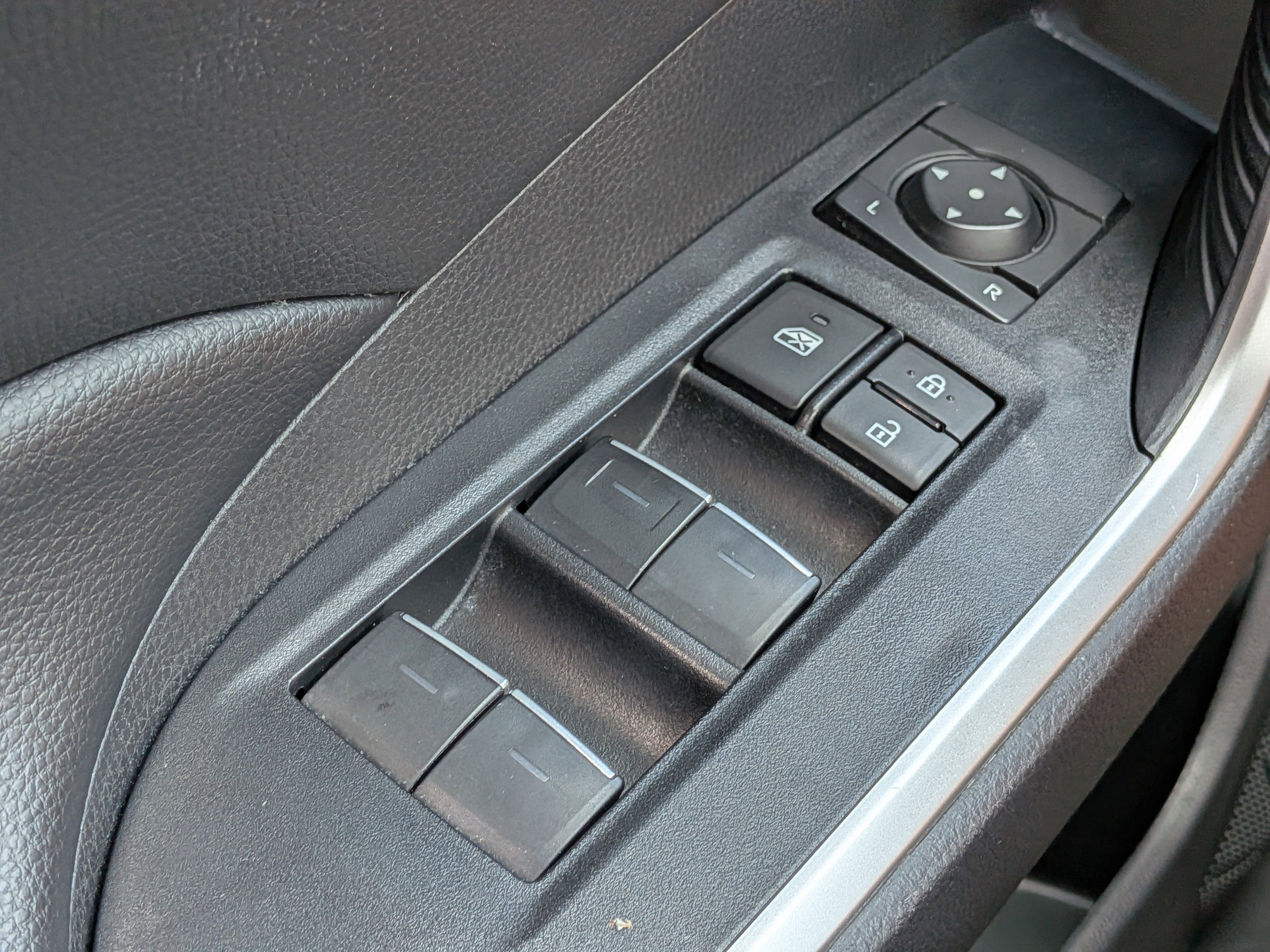 Used 2024 Toyota RAV4 XLE FWD image 22