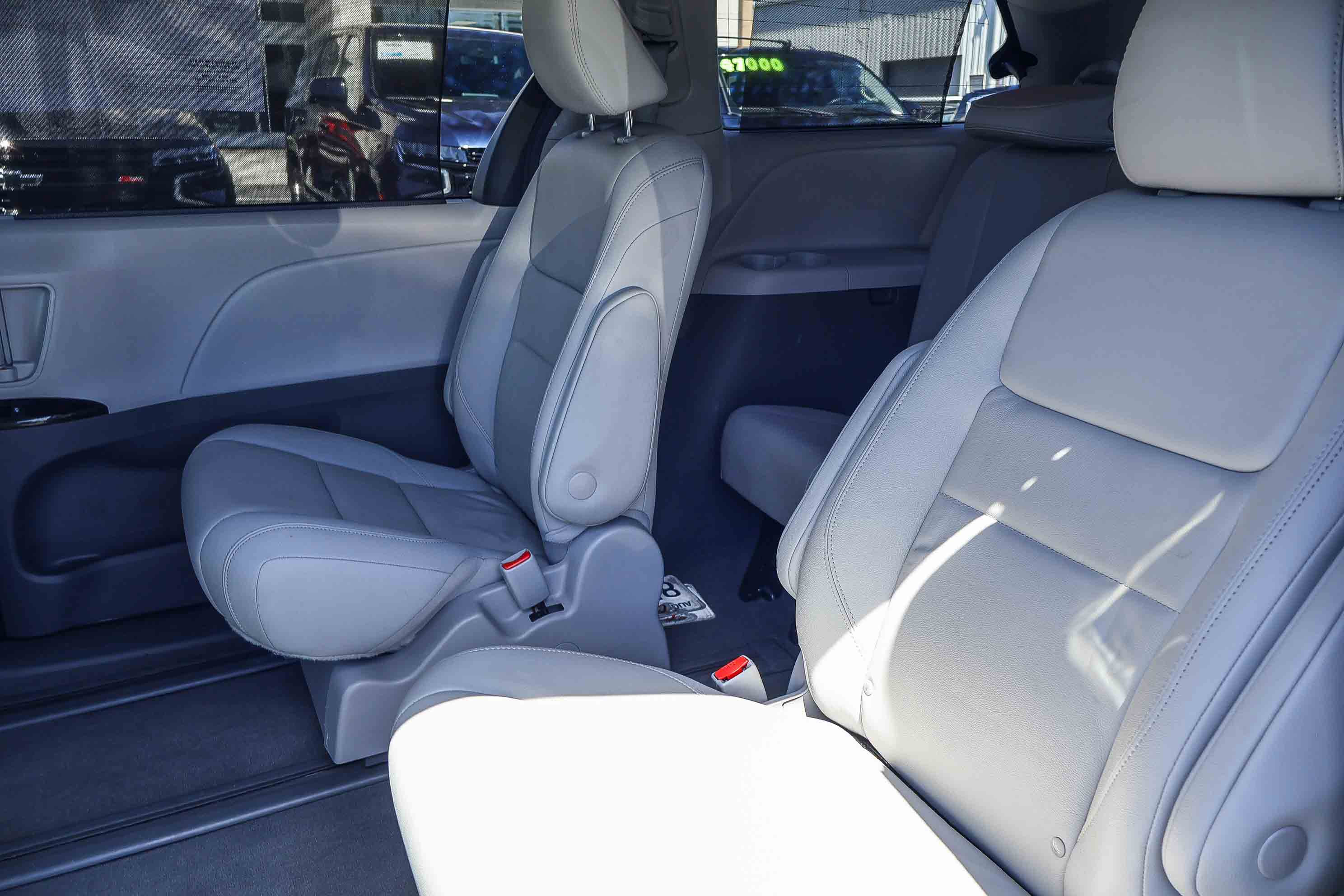 Used 2020 Toyota Sienna XLE w/ XLE Navigation Package AWD/4WD image 16