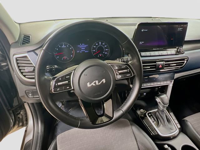 Certified 2022 Kia Seltos S image 11