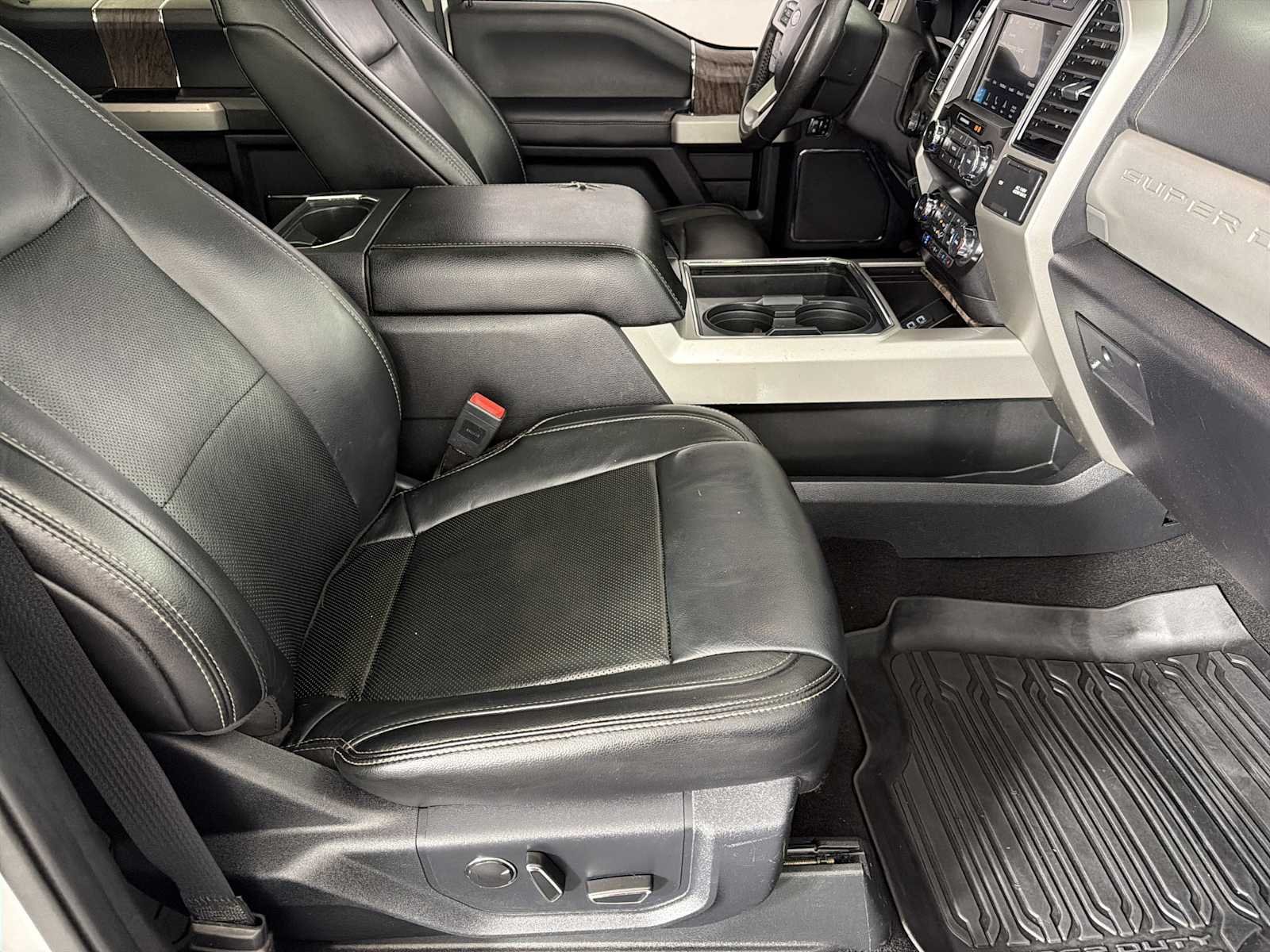 Used 2019 Ford F350 Lariat w/ Lariat Ultimate Package AWD/4WD image 12