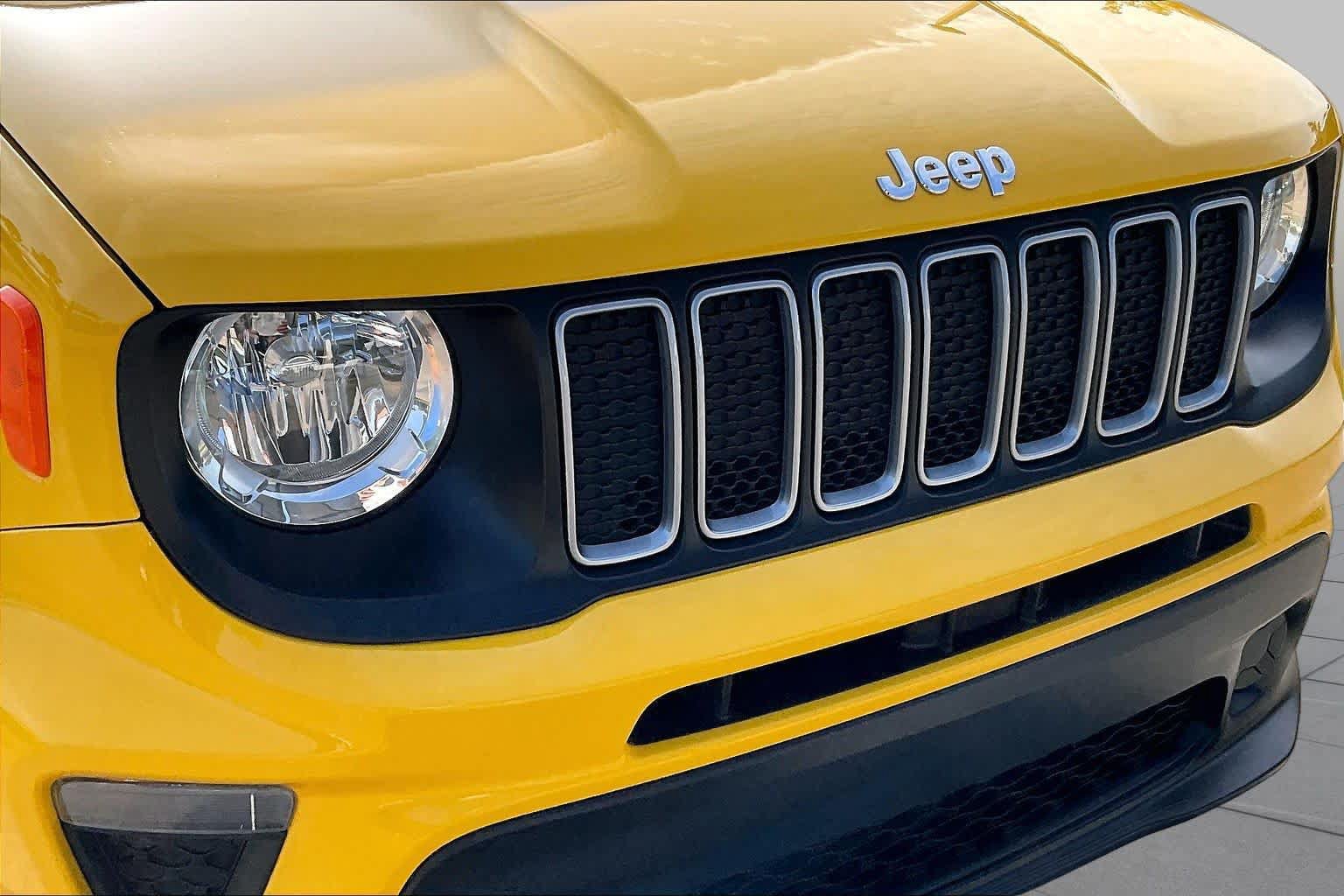 Used 2023 Jeep Renegade Latitude AWD/4WD image 29