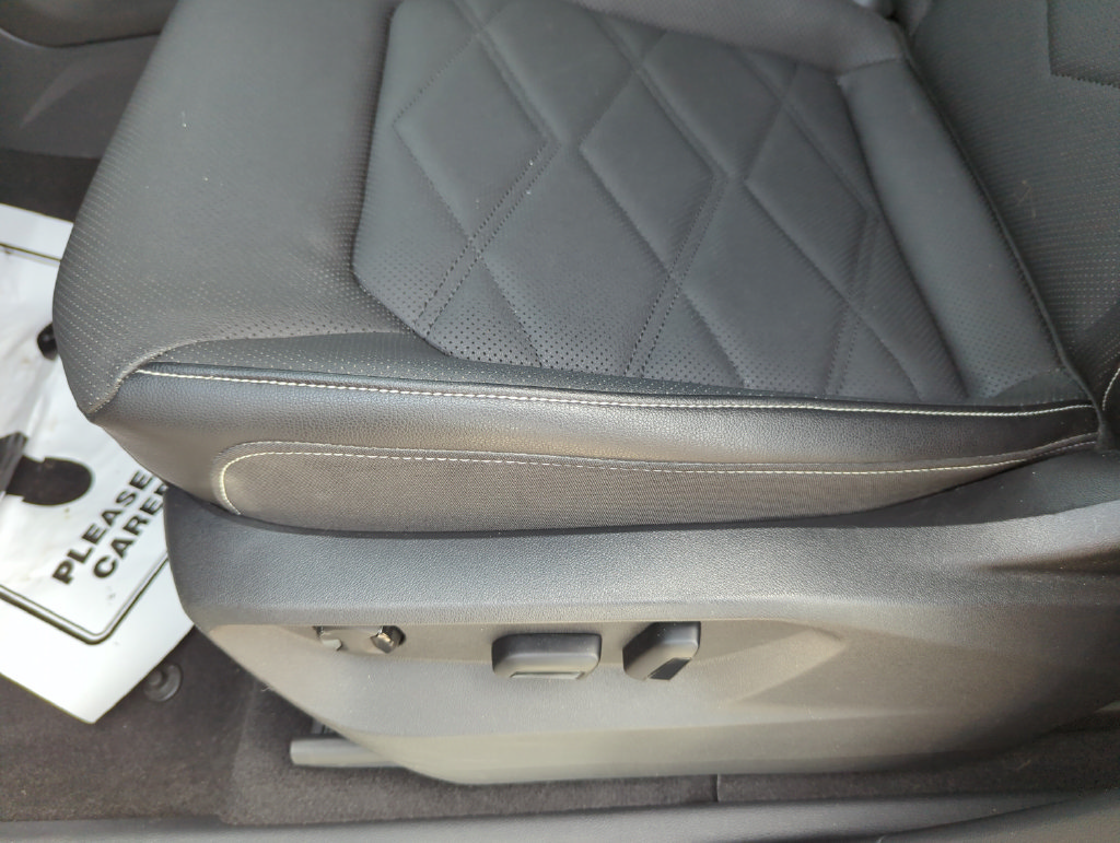 Used 2024 Volkswagen Atlas SE FWD image 37