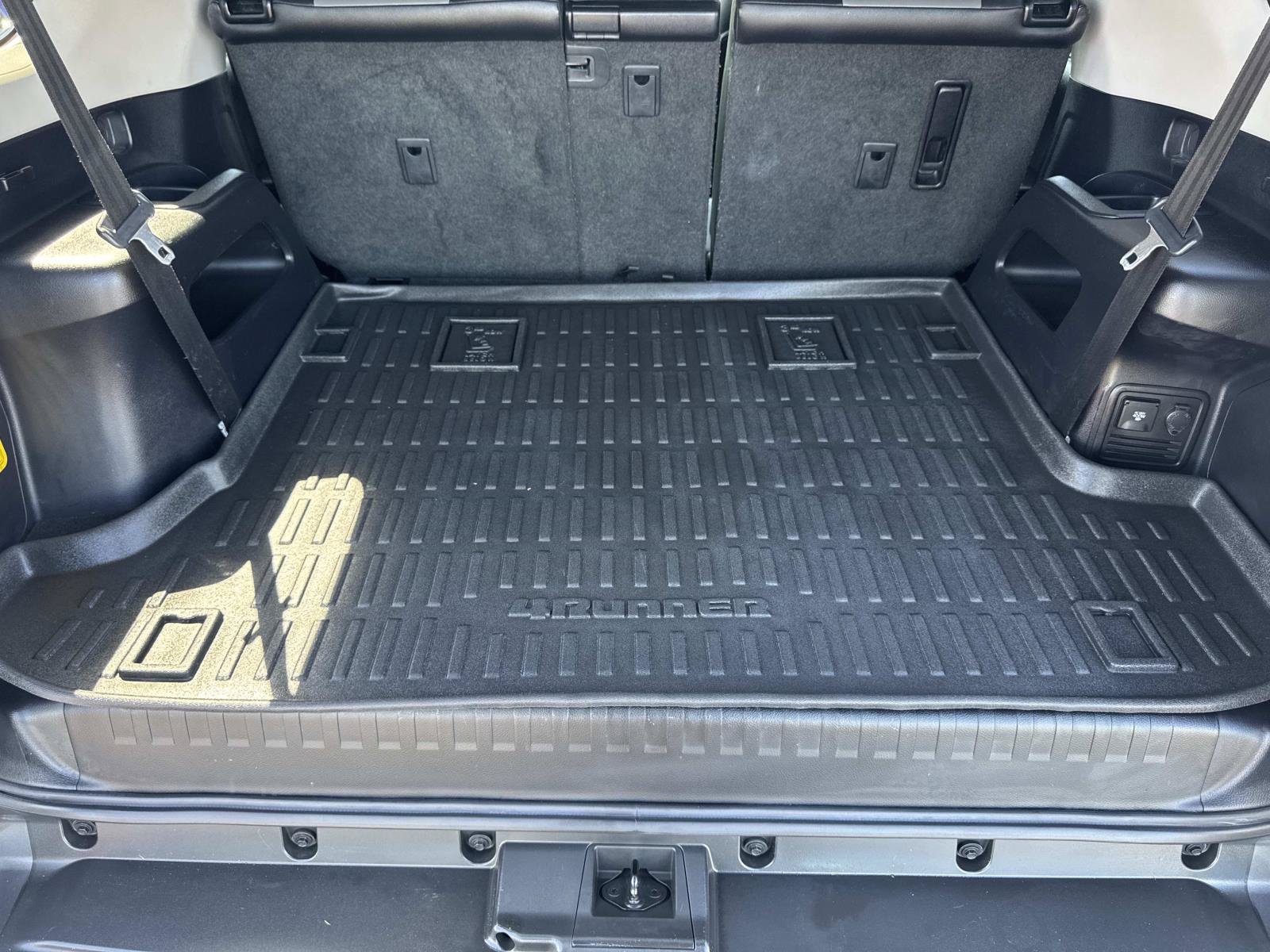 Used 2018 Toyota 4Runner SR5 Premium w/ Convenience Package RWD image 30