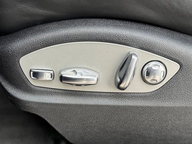 Certified 2025 Porsche Macan image 16