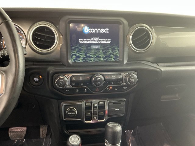 Used 2019 Jeep Wrangler Unlimited Sahara AWD/4WD image 31