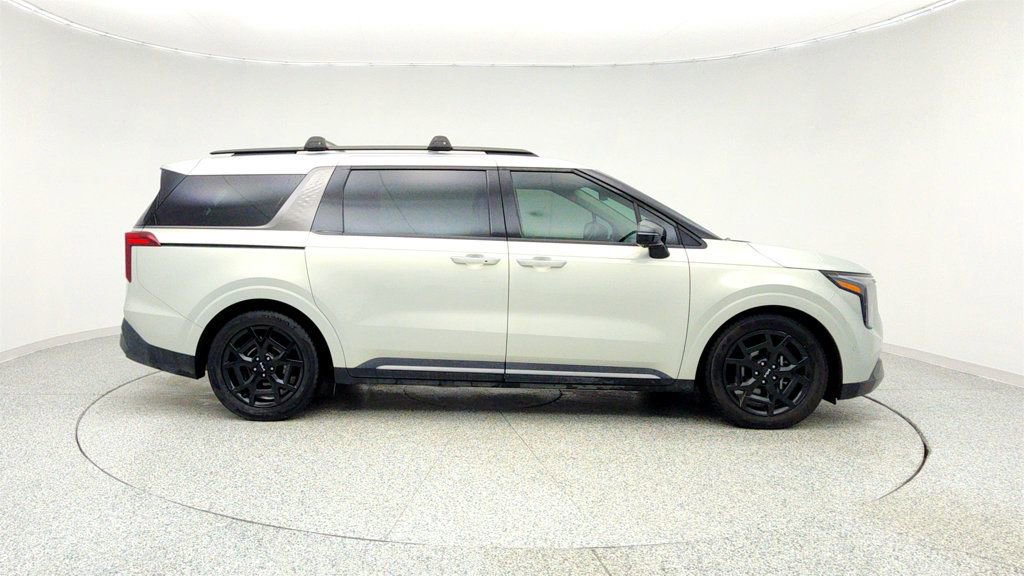Used 2025 Kia Carnival SX Prestige image 4
