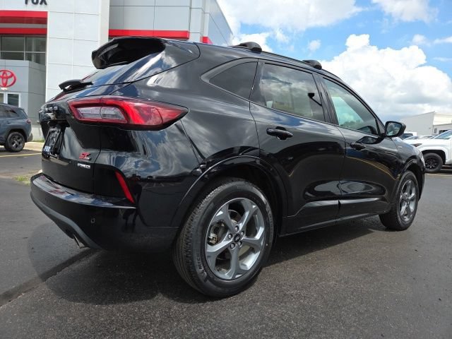 Used 2023 Ford Escape ST-Line w/ Tech Pack #1 AWD/4WD image 9
