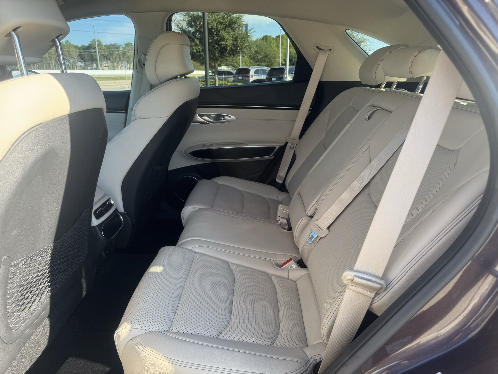 Used 2023 Genesis GV70 2.5T w/ Cargo Package AWD/4WD image 26