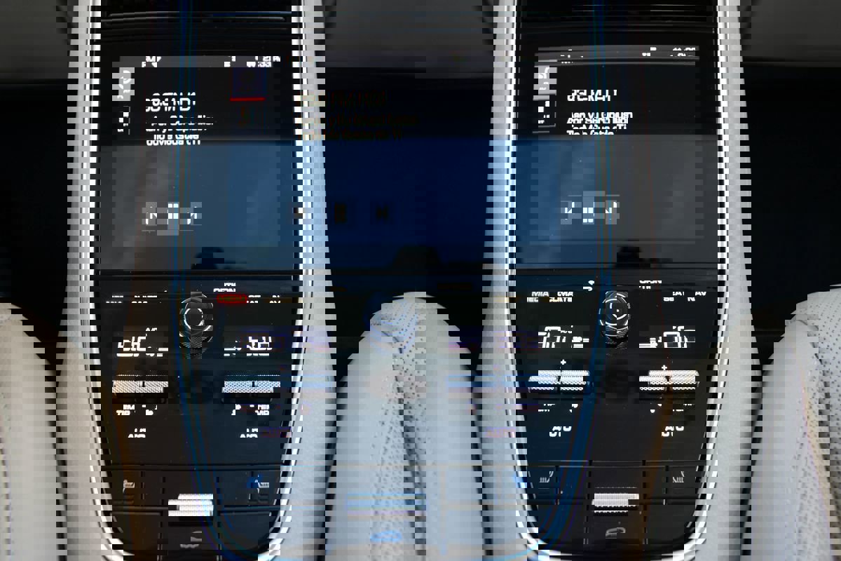 Used 2021 Porsche Panamera w/ Premium Package image 35