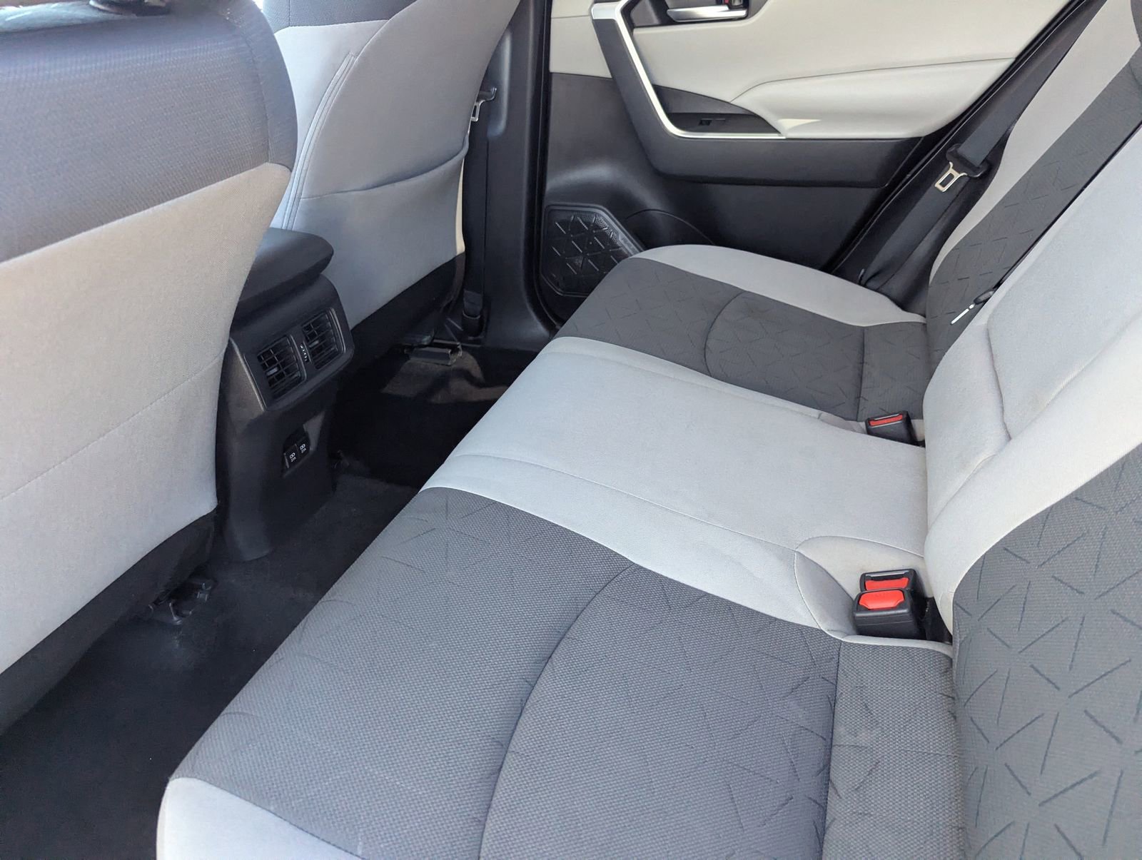 Used 2021 Toyota RAV4 XLE w/ Convenience Package image 15