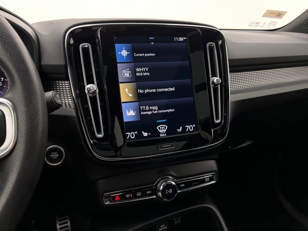 Used 2021 Volvo XC40 T5 R-Design image 3