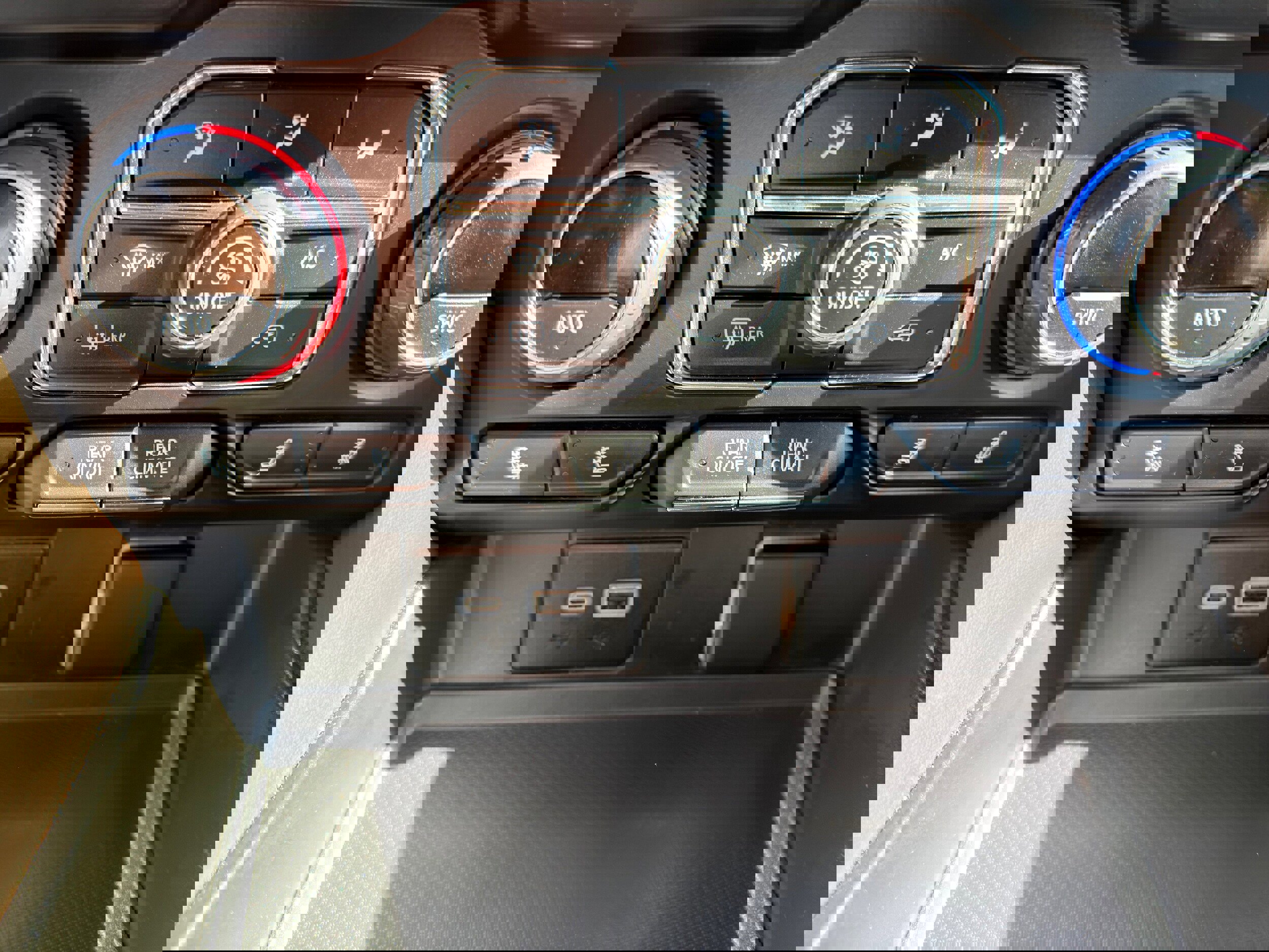 Used 2024 Chevrolet Tahoe LT image 34