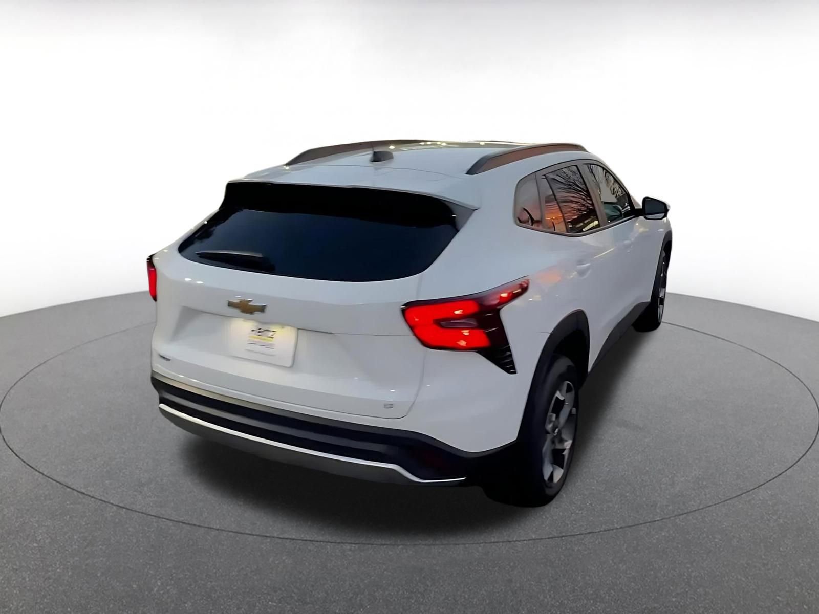 Used 2025 Chevrolet Trax LT w/ LT Convenience Package image 14