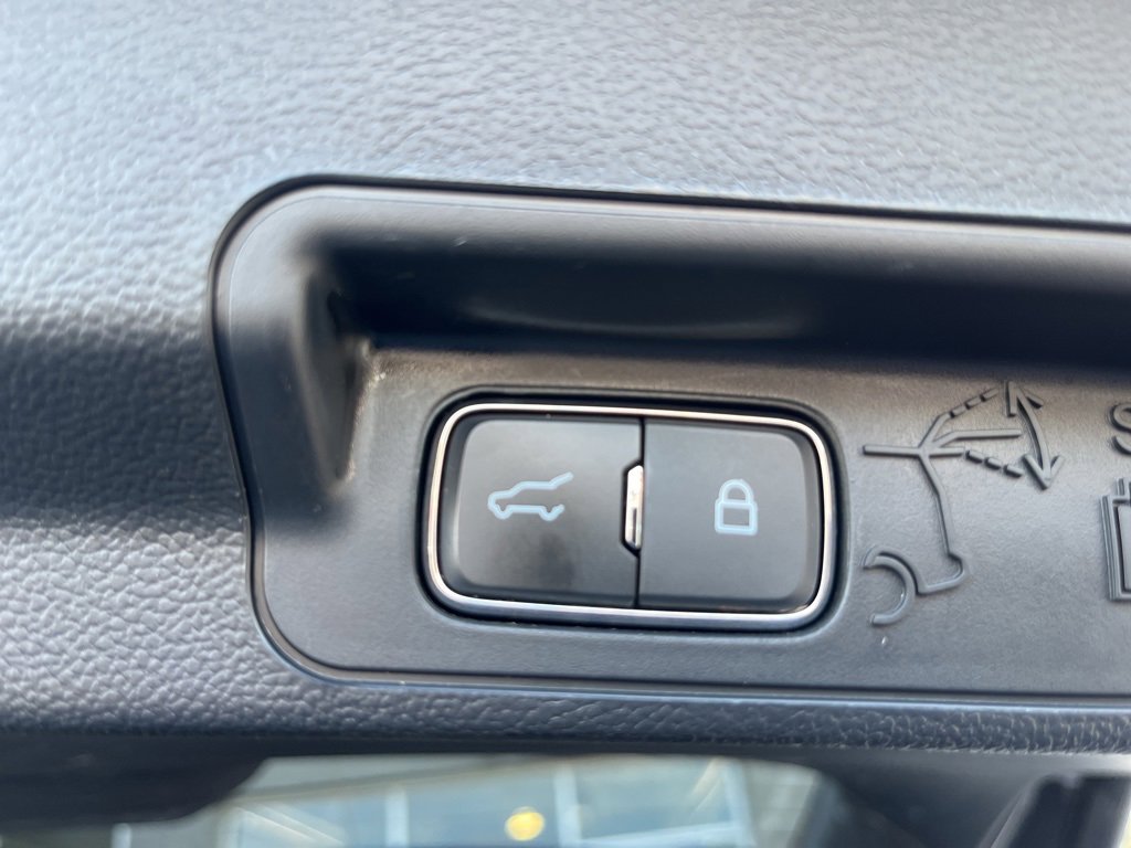 Used 2023 Ford Explorer Limited image 15