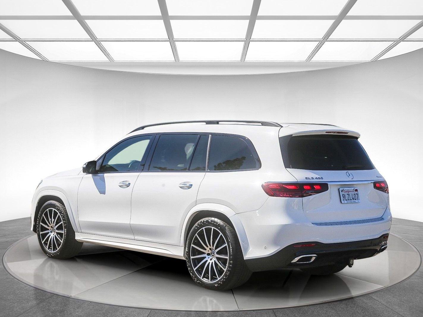 Used 2024 Mercedes-Benz GLS 450 4MATIC image 2