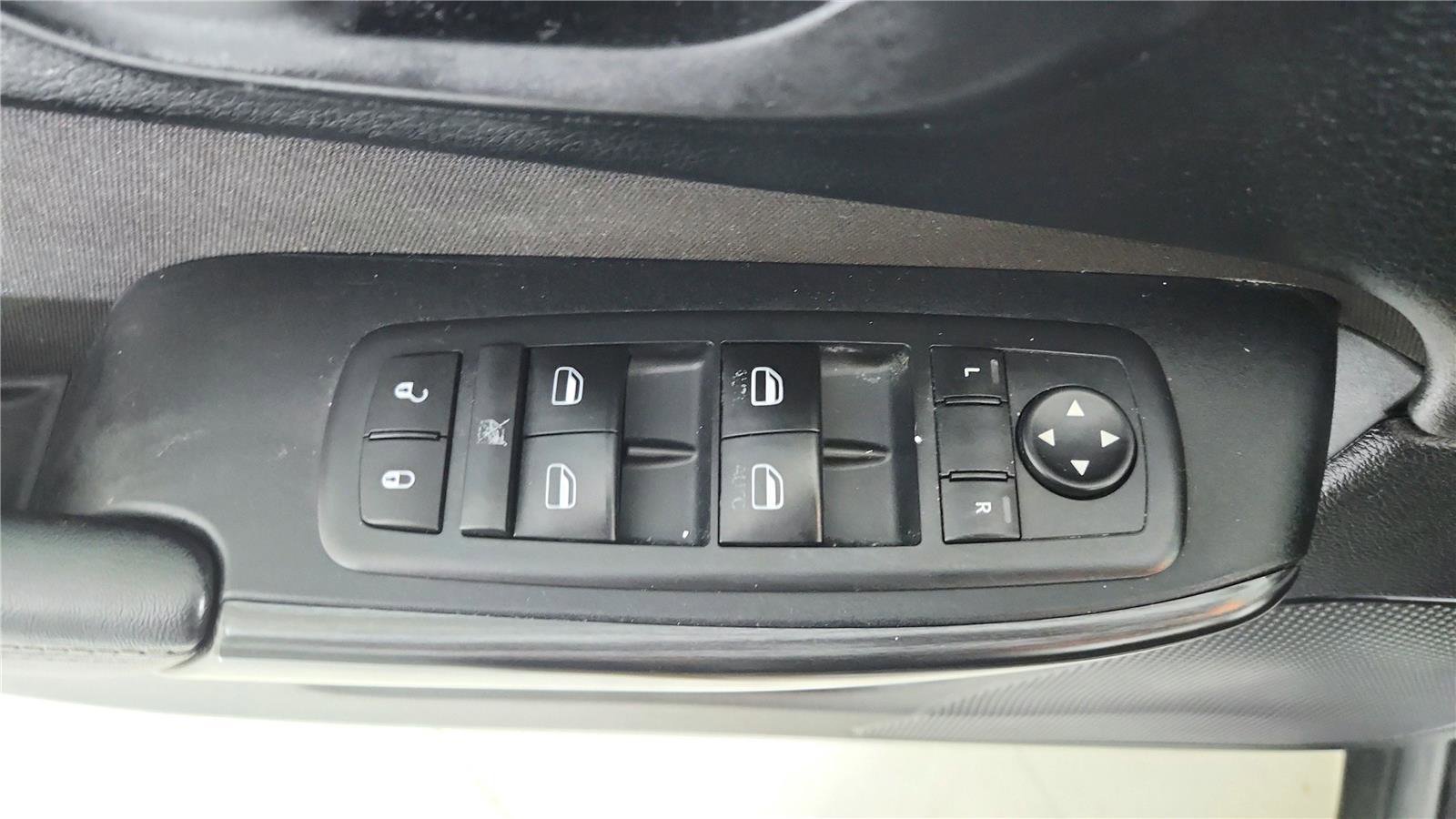 Used 2016 Jeep Cherokee Latitude w/ Comfort & Sound Group AWD/4WD image 10