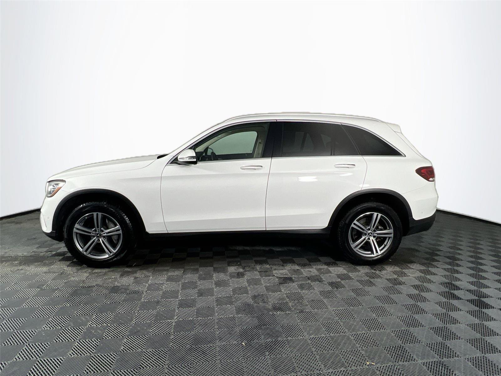 Used 2022 Mercedes-Benz GLC 300 4MATIC image 3