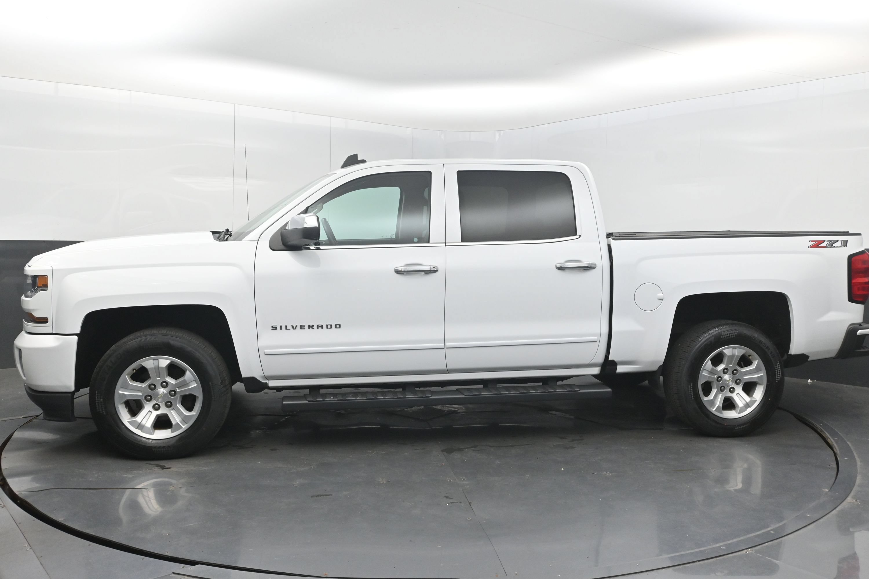 Used 2018 Chevrolet Silverado 1500 LT w/ All Star Edition AWD/4WD image 5