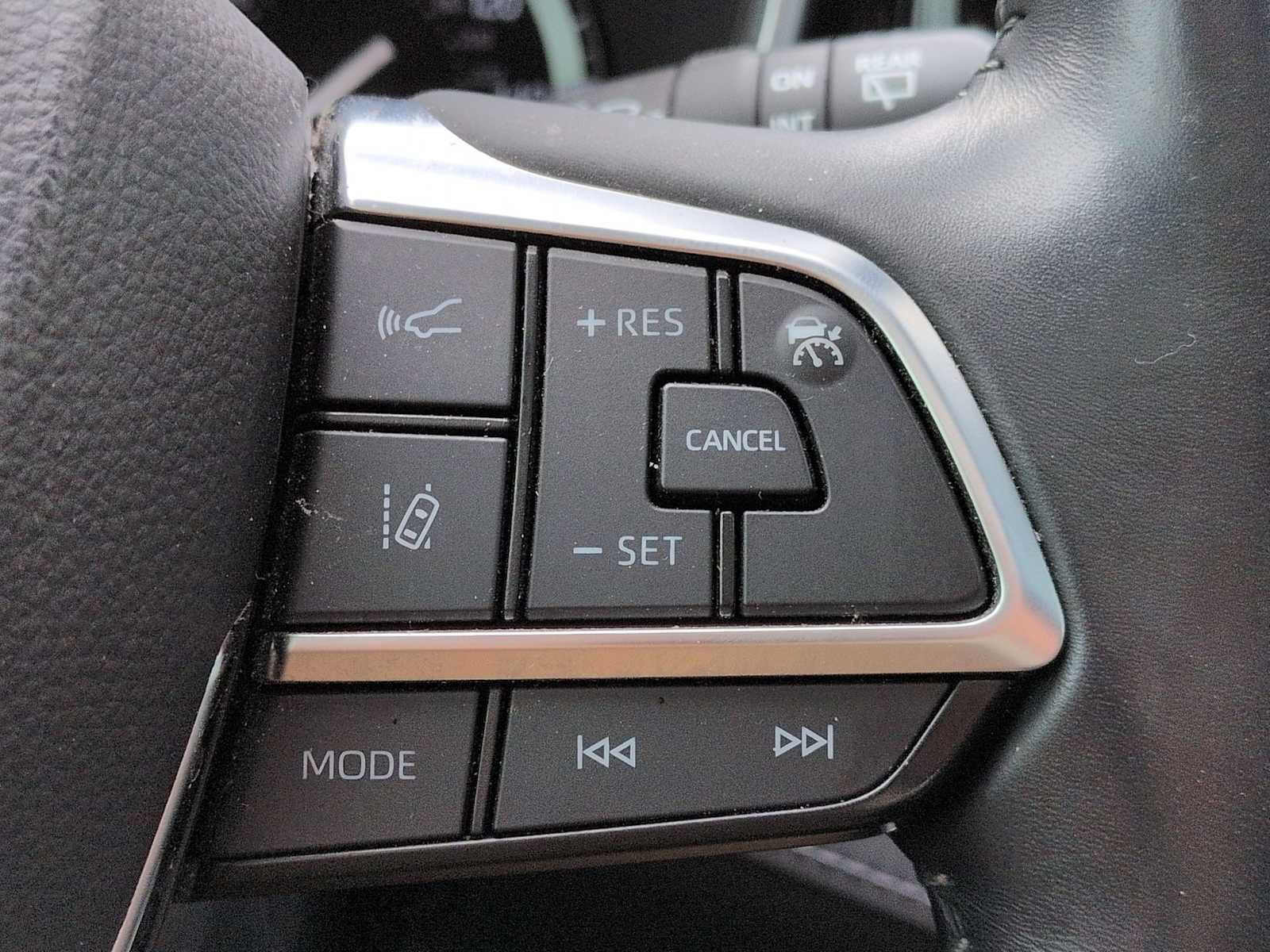Used 2021 Toyota Highlander XLE FWD image 27