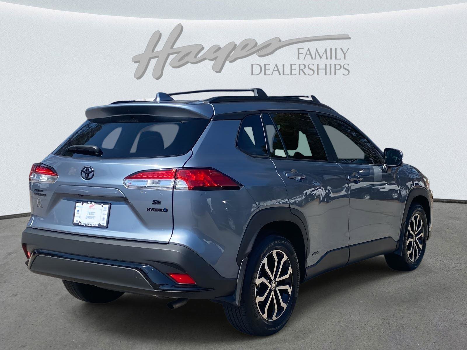 Used 2024 Toyota Corolla Cross SE image 3