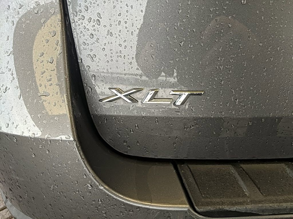 Used 2022 Ford Explorer XLT w/ Equipment Group 202A image 8