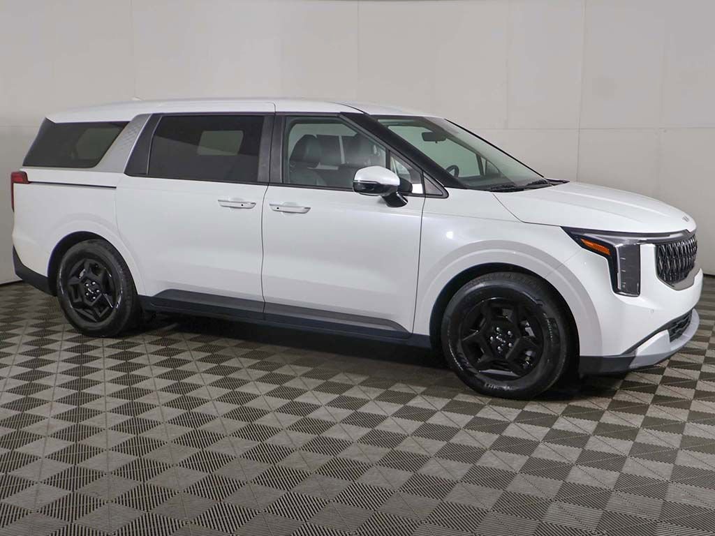 Used 2025 Kia Carnival FWD image 15