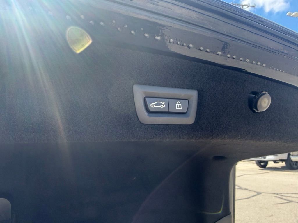 Used 2017 BMW 750i xDrive image 28