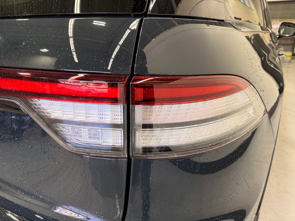 Used 2025 Lincoln Aviator Black Label AWD/4WD image 5