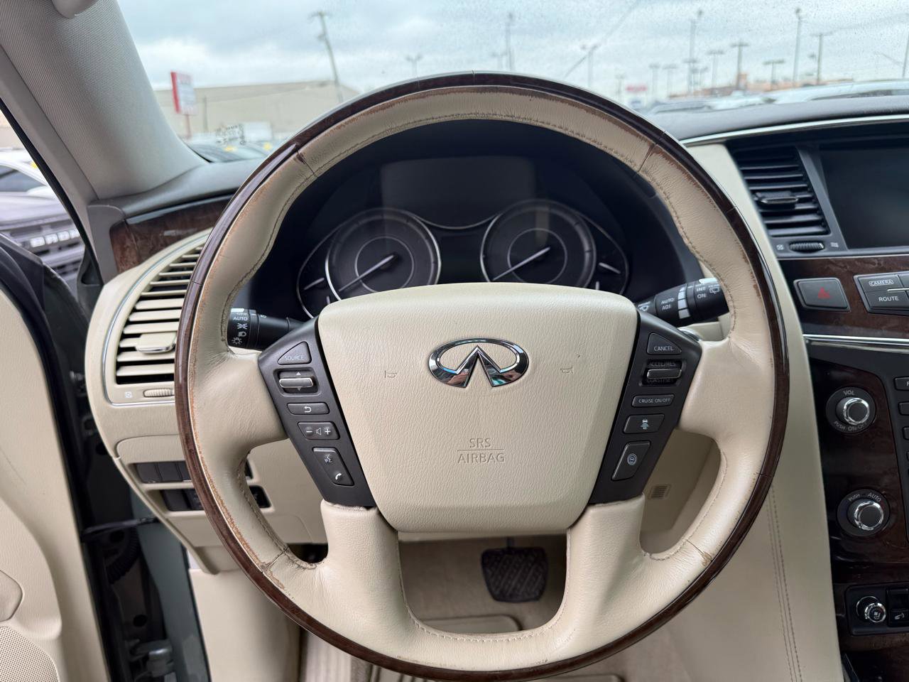 Used 2012 INFINITI QX56 4WD w/ Deluxe Touring Pkg image 21