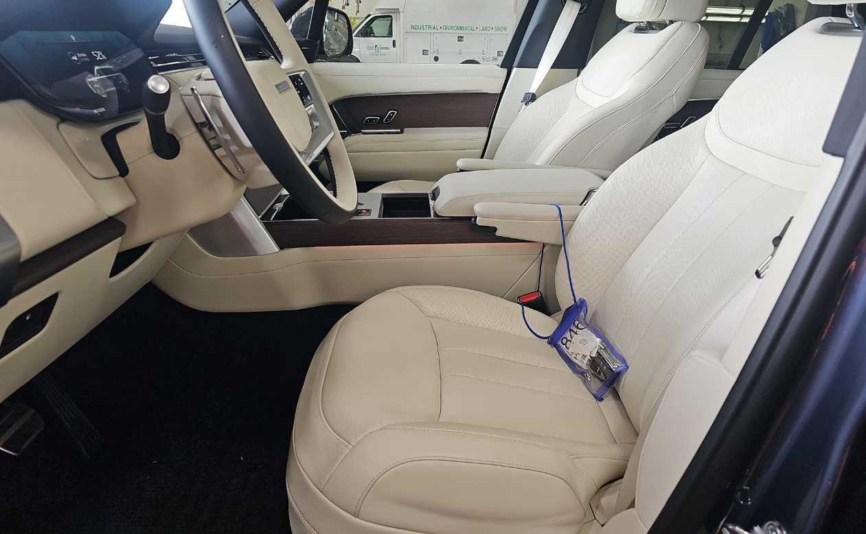 Used 2026 Land Rover Range Rover SE AWD/4WD image 7