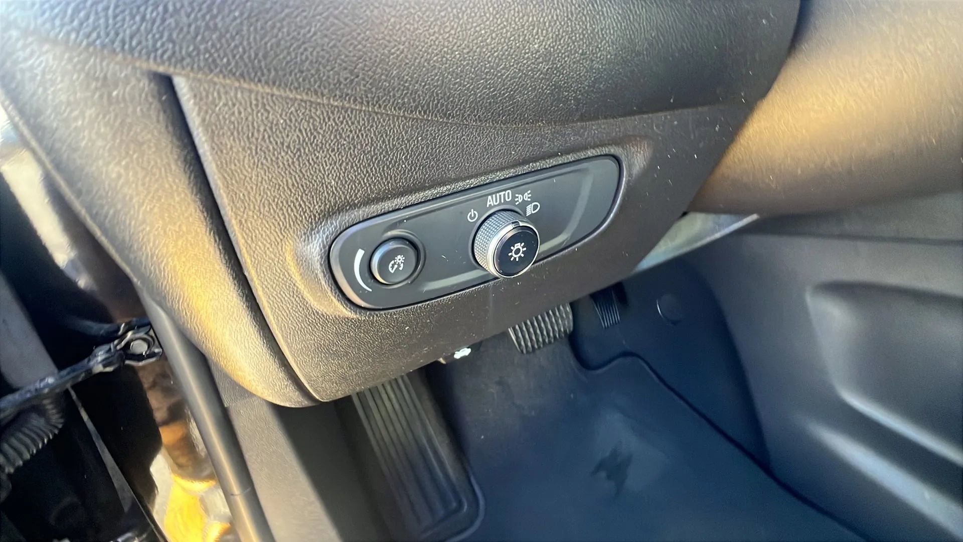 Used 2023 Chevrolet Equinox LT w/ Driver Convenience Package image 25