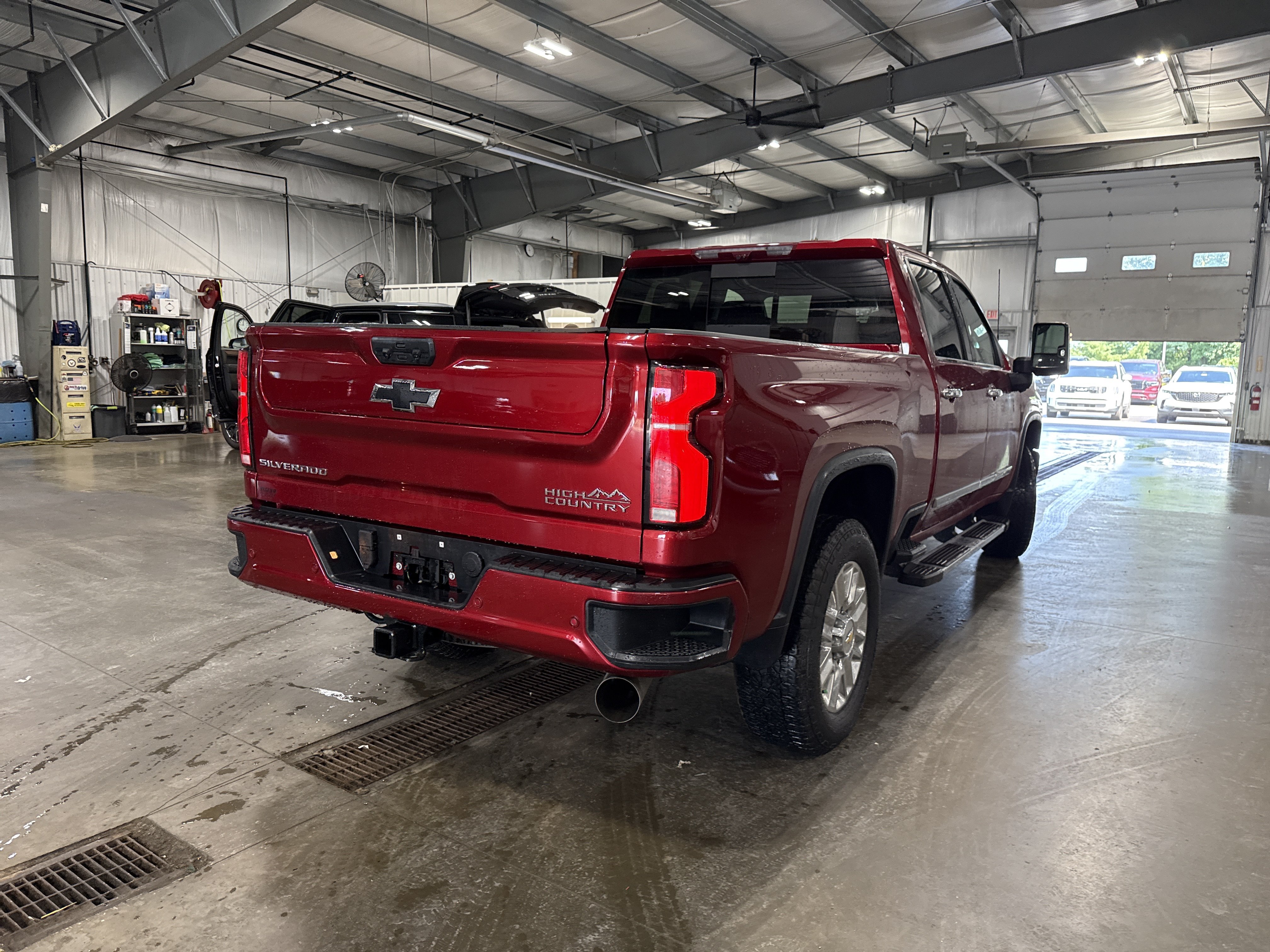 Used 2025 Chevrolet Silverado 2500 High Country w/ Technology Package AWD/4WD image 3