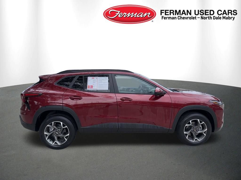 Used 2024 Chevrolet Trax LT w/ LT Convenience Package FWD image 9