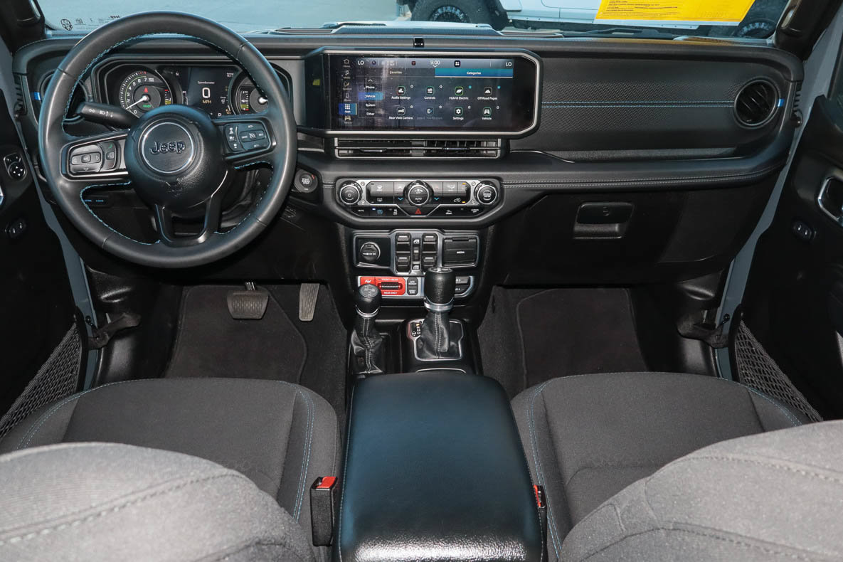 Used 2024 Jeep Wrangler Unlimited Rubicon 4xe AWD/4WD image 10