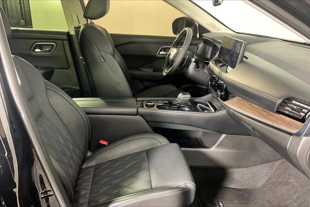 Used 2026 Nissan Rogue Platinum w/ Platinum Premium Package AWD/4WD image 9