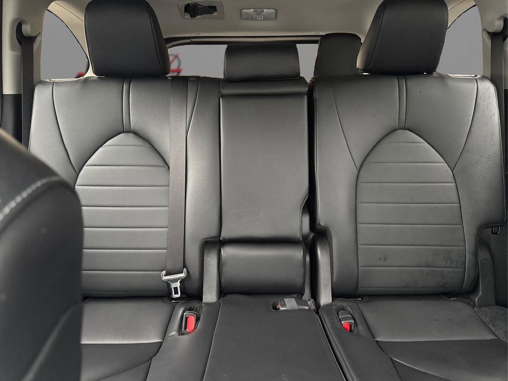 Used 2024 Toyota Highlander XLE image 19