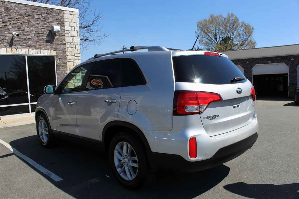 Used 2014 Kia Sorento LX image 8