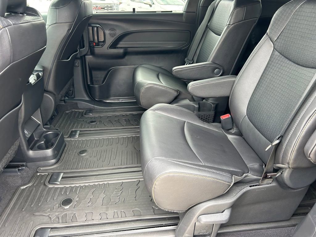 Certified 2025 Toyota Sienna XLE Woodland Edition AWD/4WD image 18