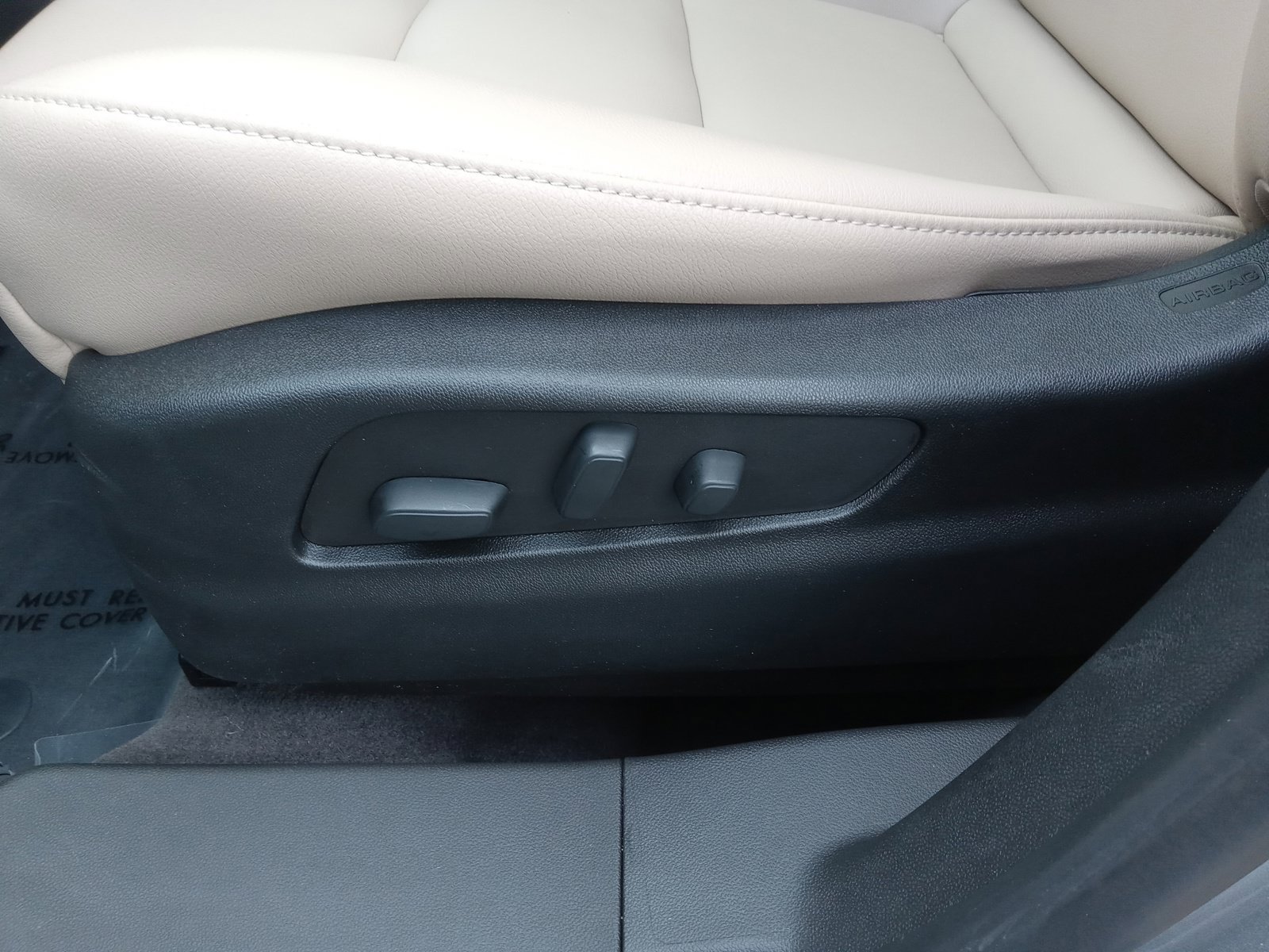 Used 2024 Cadillac XT4 Luxury w/ Cold Weather Package AWD/4WD image 19