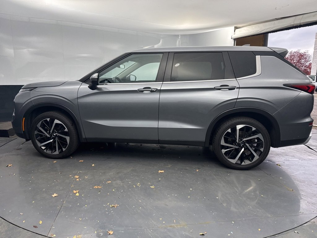 Used 2024 Mitsubishi Outlander SE image 6
