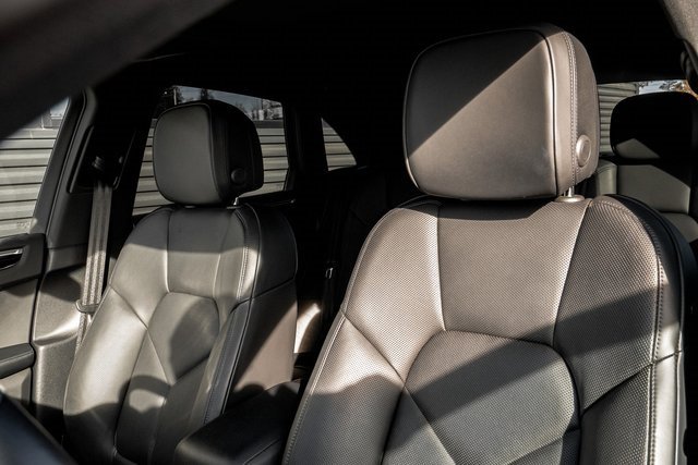 Used 2022 Porsche Macan w/ Premium Package Plus image 5