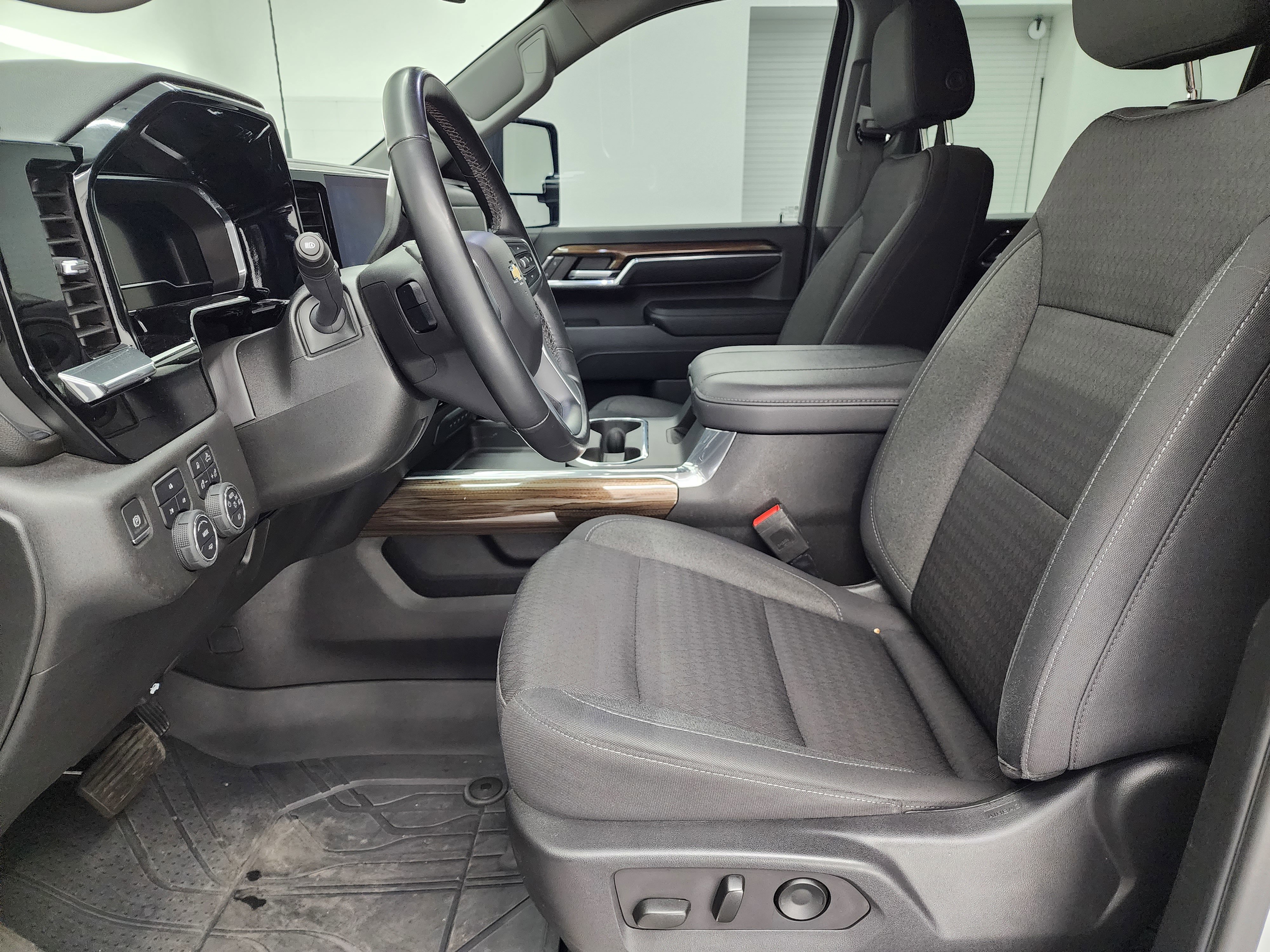 Used 2024 Chevrolet Silverado 3500 LT w/ Convenience Package image 8