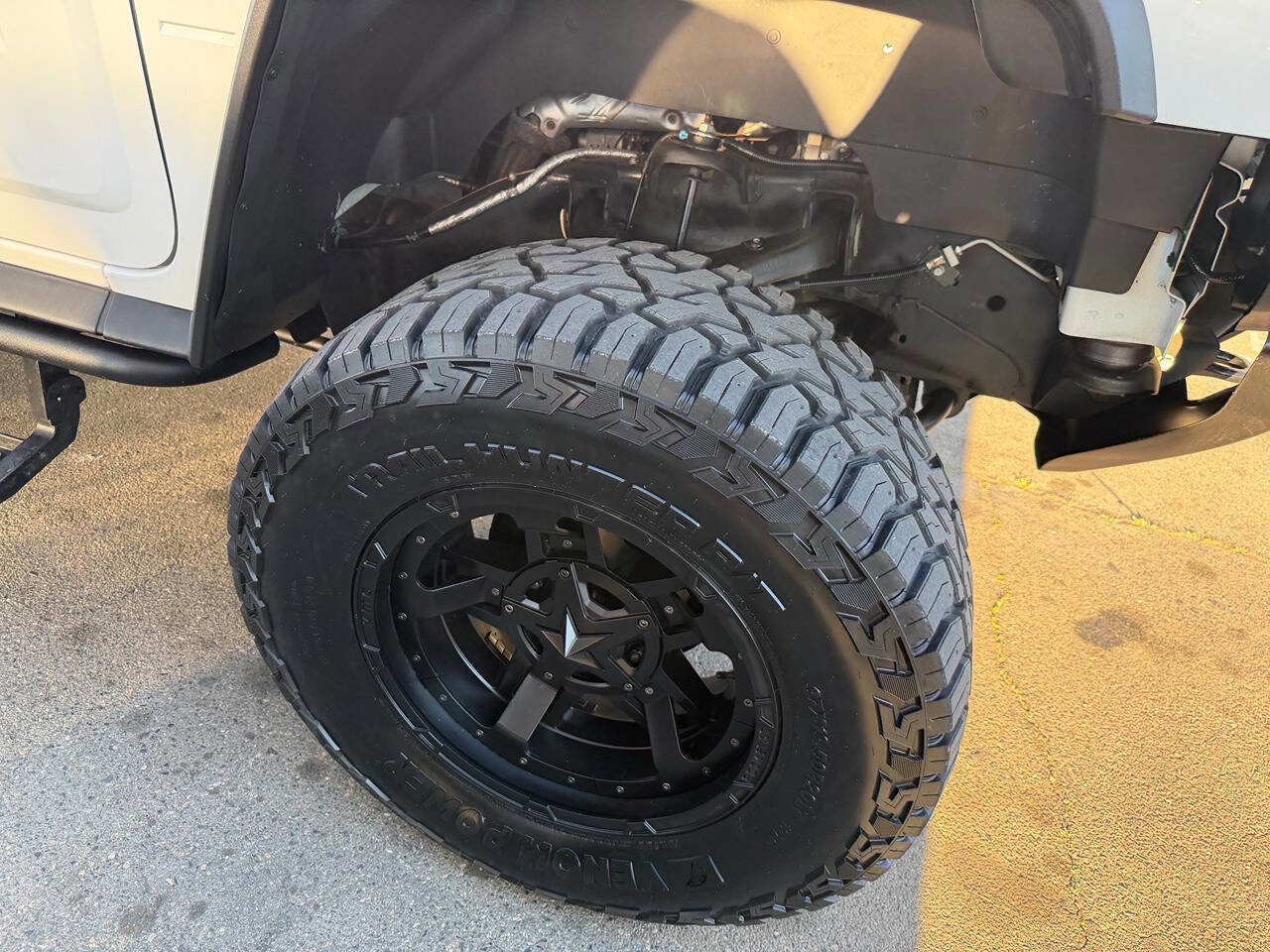 Used 2005 HUMMER H2 SUT w/ Preferred Equipment Group image 34