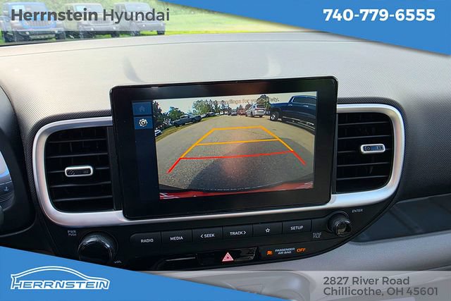 Used 2025 Hyundai Venue SEL FWD image 19