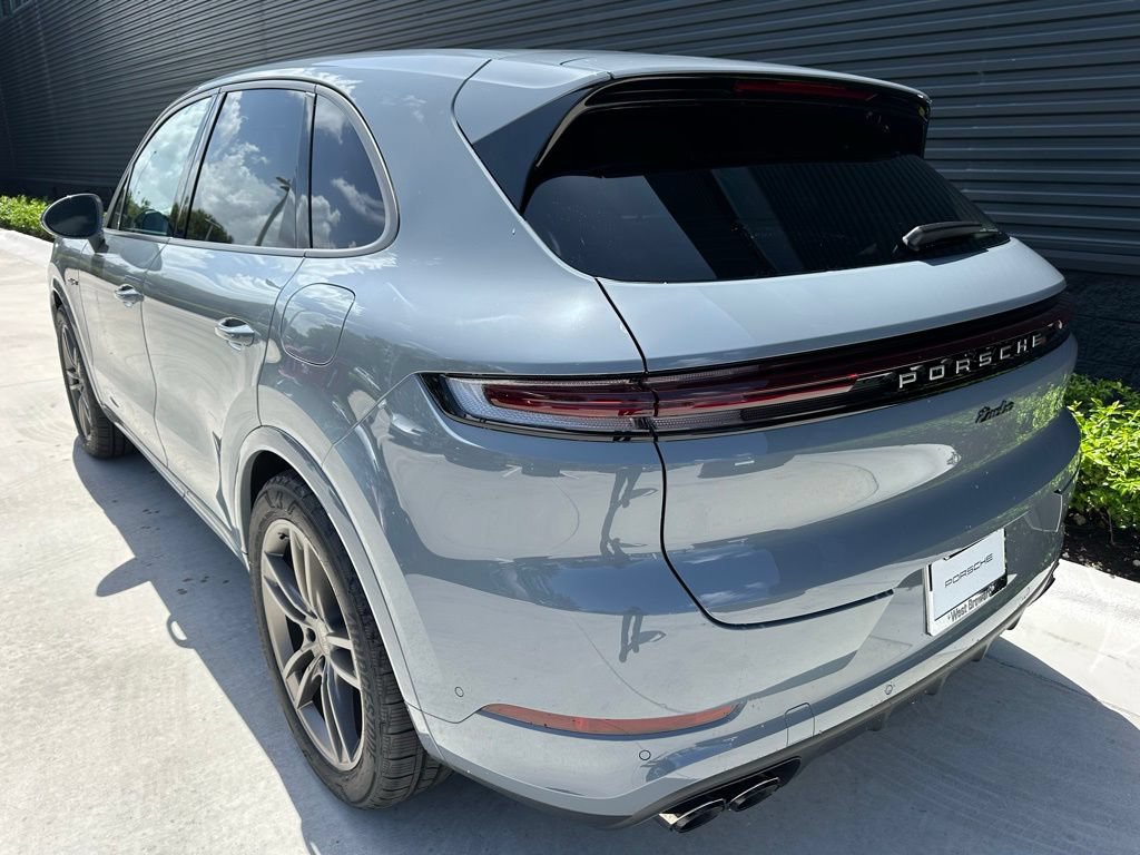 Certified 2025 Porsche Cayenne Turbo AWD/4WD image 3