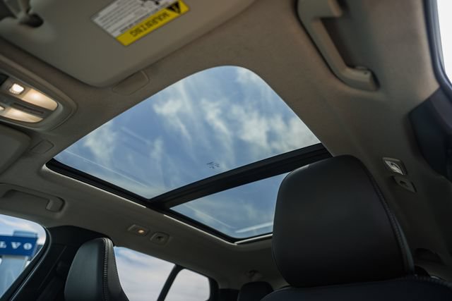 Certified 2025 Volvo XC40 B5 Plus AWD/4WD image 43