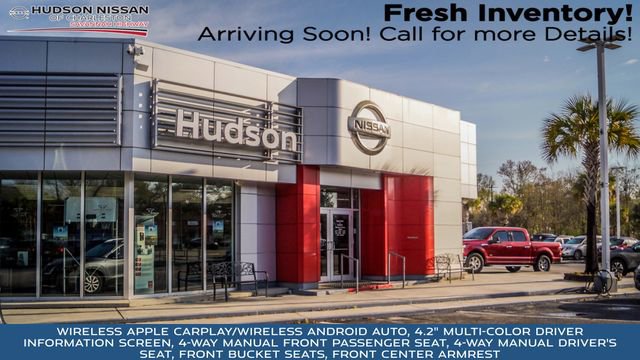 Used 2023 GMC Terrain SLE image 3