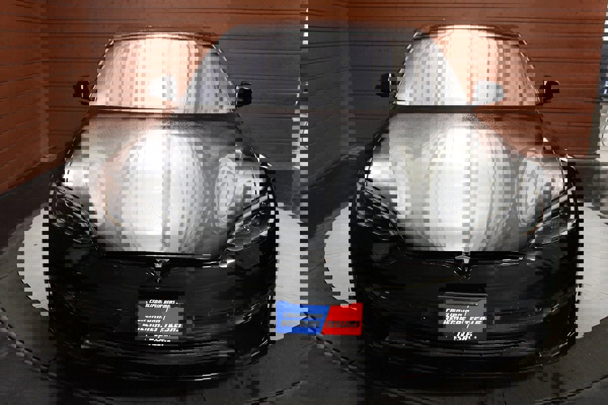 Used 2022 Tesla Model S Plaid image 2