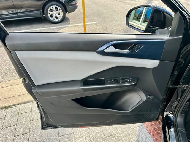 Certified 2022 Volkswagen Taos SE FWD image 10